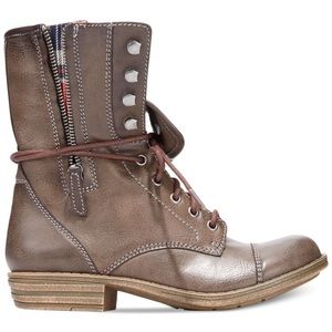 Combat boots